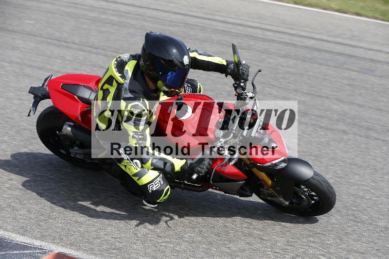 /27 12.06.2025 Ducati Schweiz Trackday Warmup  ADR/blau-bleu/ohne